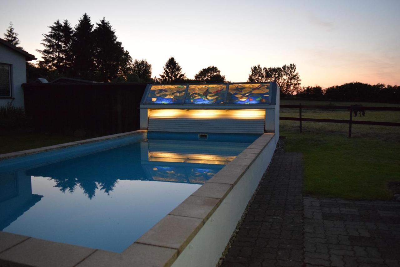 Landhaus Hideaway Mit Aussenpool, Sauna Und Kamin Bosau 外观 照片